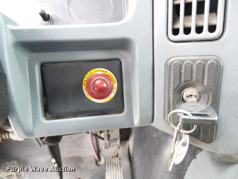 image for item DG5651 2003 International 4300 box truck