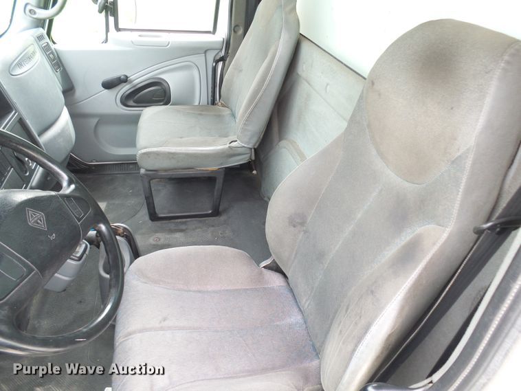 image for item DG5651 2003 International 4300 box truck