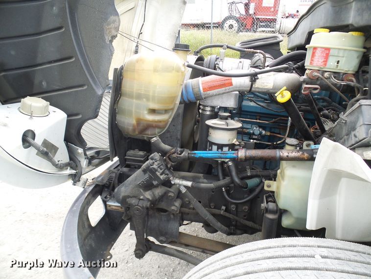 image for item DG5651 2003 International 4300 box truck