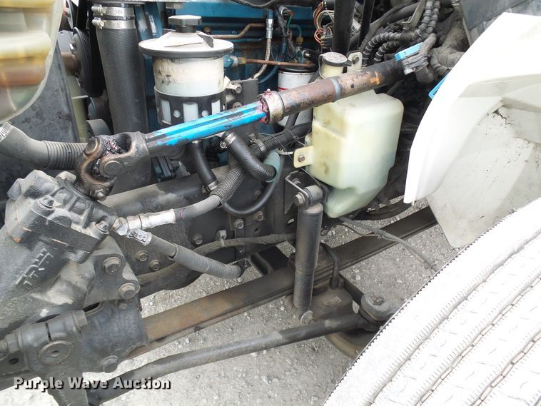 image for item DG5651 2003 International 4300 box truck