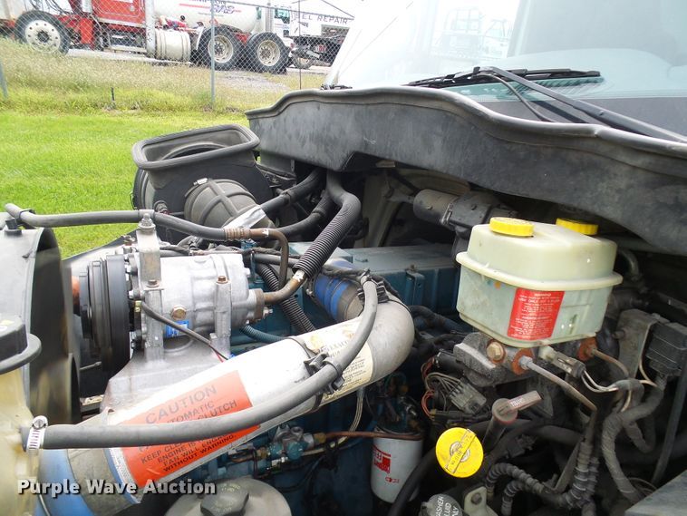 image for item DG5651 2003 International 4300 box truck