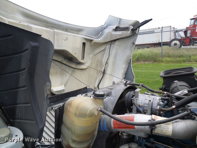 image for item DG5651 2003 International 4300 box truck