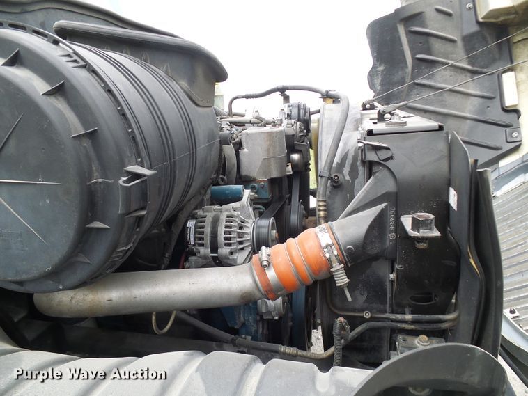 image for item DG5651 2003 International 4300 box truck