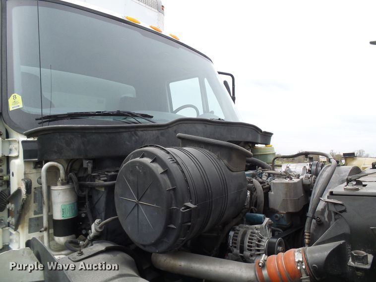 image for item DG5651 2003 International 4300 box truck