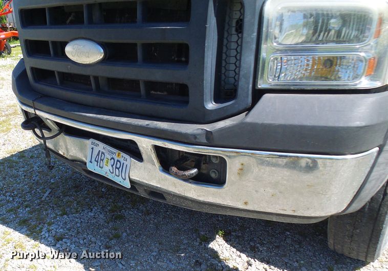 image for item DG5668 2006 Ford F550 Super Duty flatbed truck