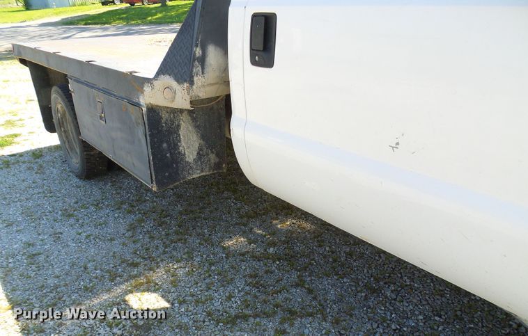 image for item DG5668 2006 Ford F550 Super Duty flatbed truck