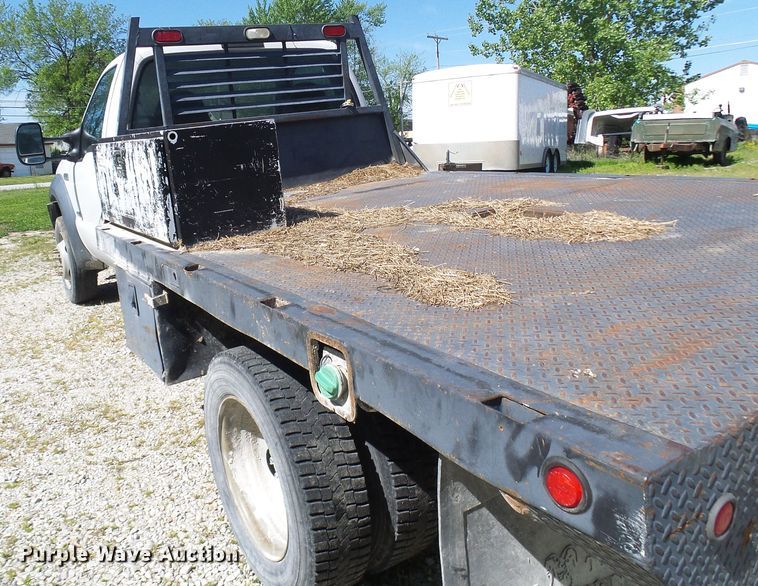 image for item DG5668 2006 Ford F550 Super Duty flatbed truck
