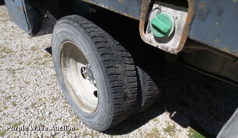 image for item DG5668 2006 Ford F550 Super Duty flatbed truck