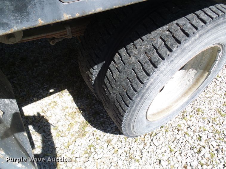 image for item DG5668 2006 Ford F550 Super Duty flatbed truck