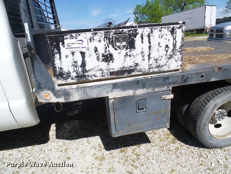 image for item DG5668 2006 Ford F550 Super Duty flatbed truck