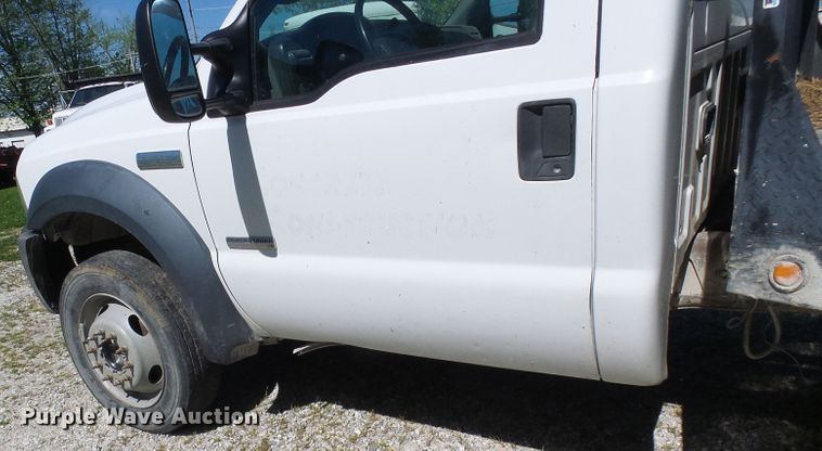 image for item DG5668 2006 Ford F550 Super Duty flatbed truck