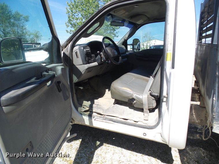 image for item DG5668 2006 Ford F550 Super Duty flatbed truck