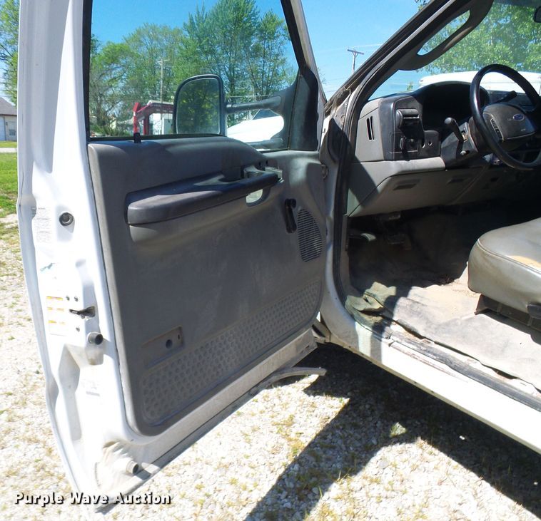 image for item DG5668 2006 Ford F550 Super Duty flatbed truck