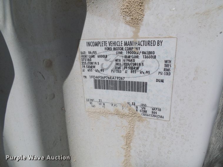 image for item DG5668 2006 Ford F550 Super Duty flatbed truck