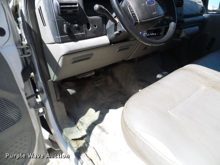 image for item DG5668 2006 Ford F550 Super Duty flatbed truck