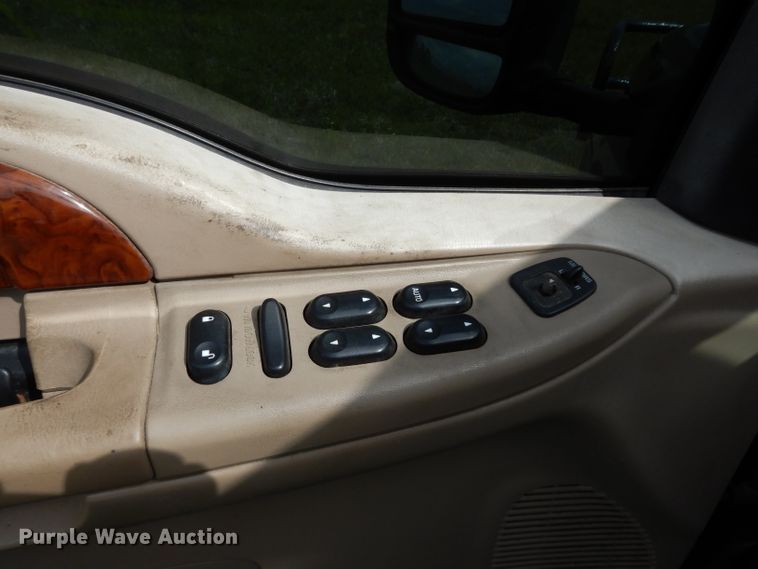 image for item DG6477 2004 Ford F350 Super Duty King Ranch Lariat  Crew Cab utility bed pickup truck