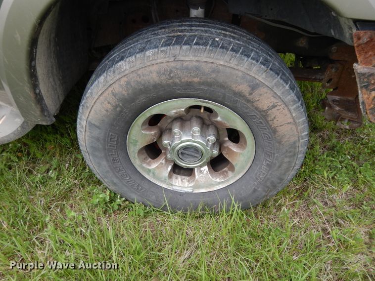 image for item DG6477 2004 Ford F350 Super Duty King Ranch Lariat  Crew Cab utility bed pickup truck