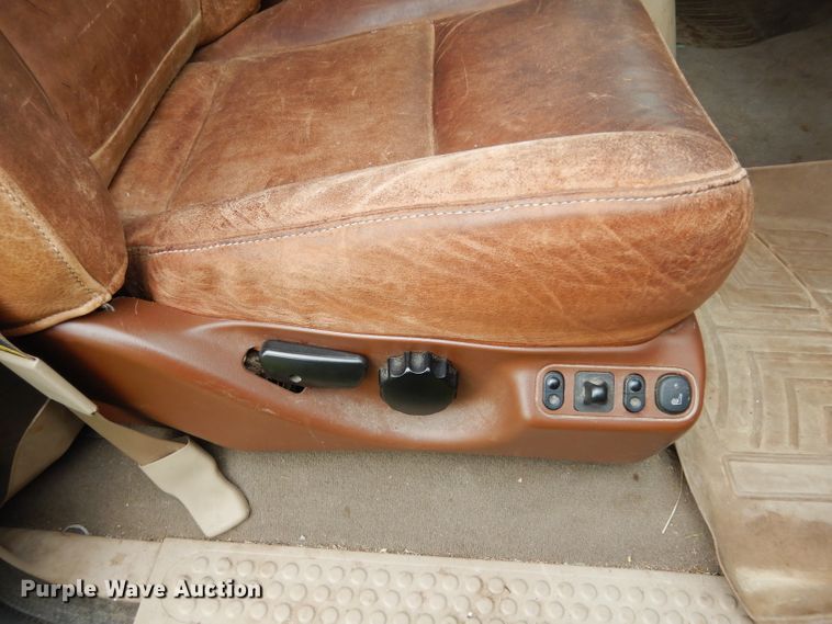 image for item DG6477 2004 Ford F350 Super Duty King Ranch Lariat  Crew Cab utility bed pickup truck