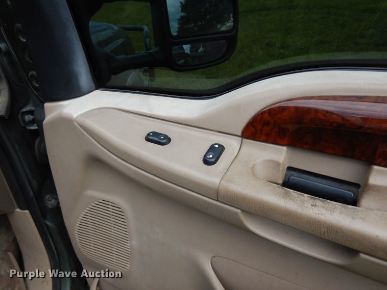 image for item DG6477 2004 Ford F350 Super Duty King Ranch Lariat  Crew Cab utility bed pickup truck