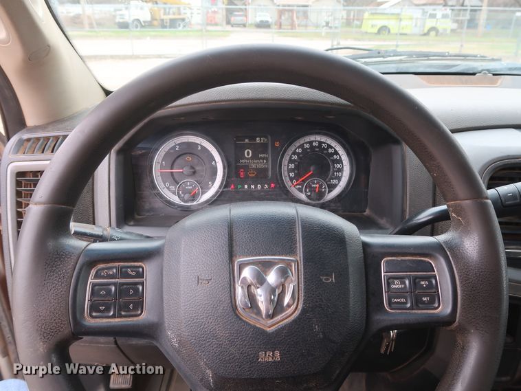 image for item DG7151 2013 Dodge Ram 2500HD  Crew Cab flatbed pickup truck