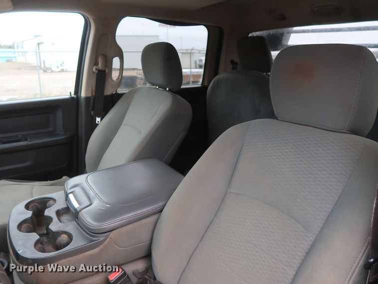 image for item DG7151 2013 Dodge Ram 2500HD  Crew Cab flatbed pickup truck