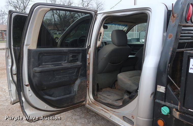 image for item DG7151 2013 Dodge Ram 2500HD  Crew Cab flatbed pickup truck