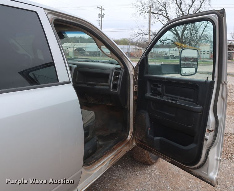 image for item DG7151 2013 Dodge Ram 2500HD  Crew Cab flatbed pickup truck