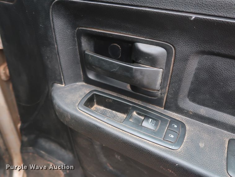 image for item DG7151 2013 Dodge Ram 2500HD  Crew Cab flatbed pickup truck