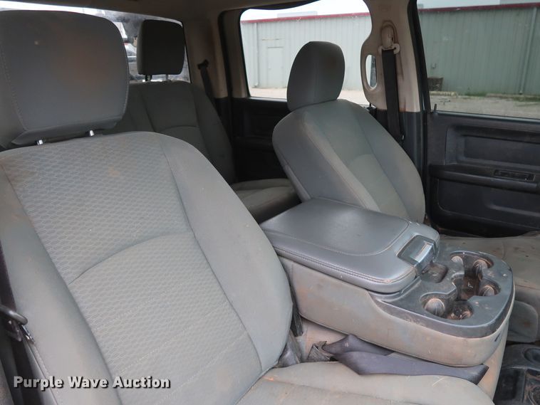 image for item DG7151 2013 Dodge Ram 2500HD  Crew Cab flatbed pickup truck