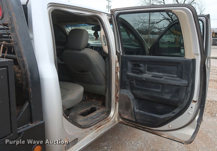 image for item DG7151 2013 Dodge Ram 2500HD  Crew Cab flatbed pickup truck