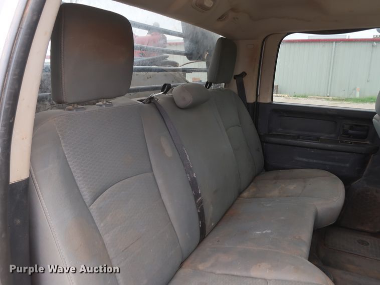 image for item DG7151 2013 Dodge Ram 2500HD  Crew Cab flatbed pickup truck