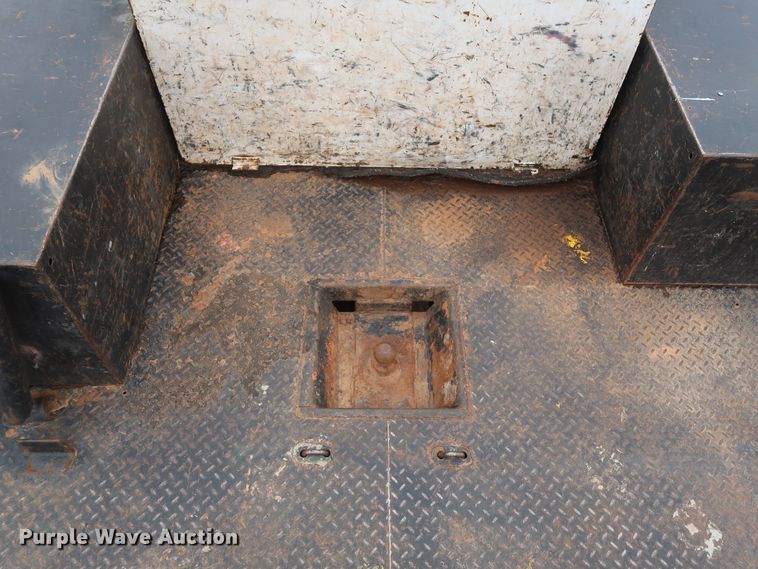 image for item DG7151 2013 Dodge Ram 2500HD  Crew Cab flatbed pickup truck