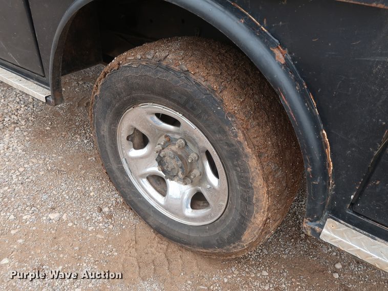 image for item DG7151 2013 Dodge Ram 2500HD  Crew Cab flatbed pickup truck