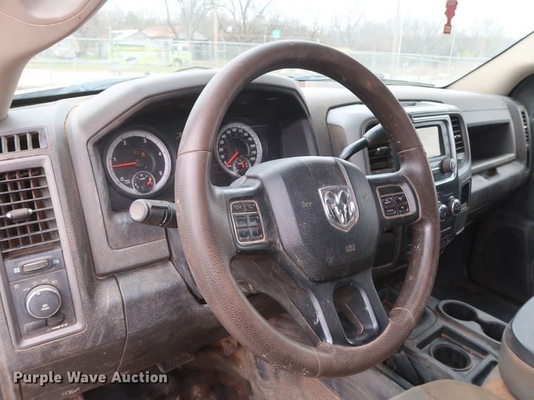 image for item DG7153 2013 Dodge Ram 3500HD  Crew Cab flatbed pickup truck