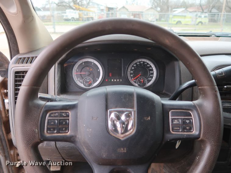 image for item DG7153 2013 Dodge Ram 3500HD  Crew Cab flatbed pickup truck