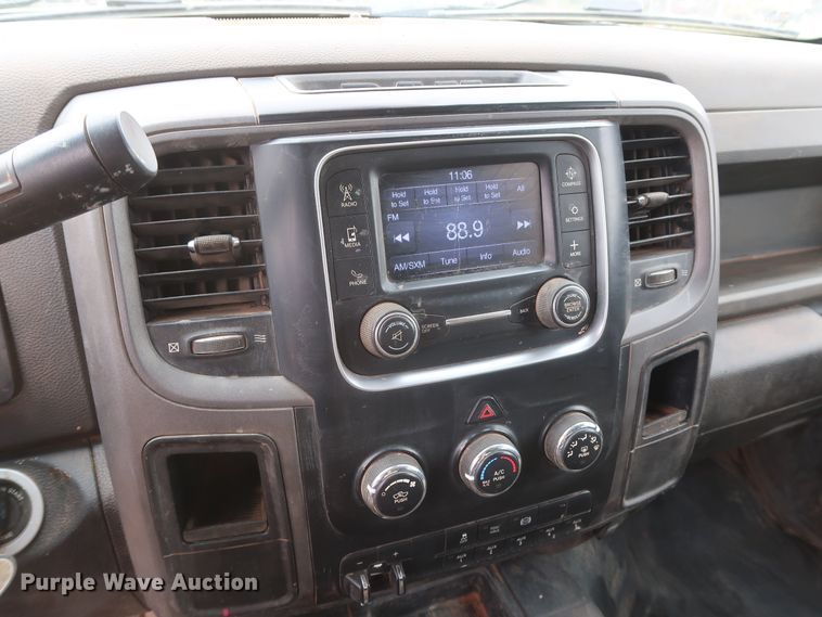 image for item DG7153 2013 Dodge Ram 3500HD  Crew Cab flatbed pickup truck