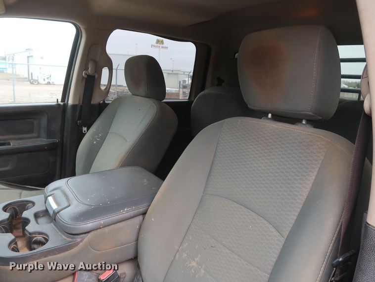 image for item DG7153 2013 Dodge Ram 3500HD  Crew Cab flatbed pickup truck