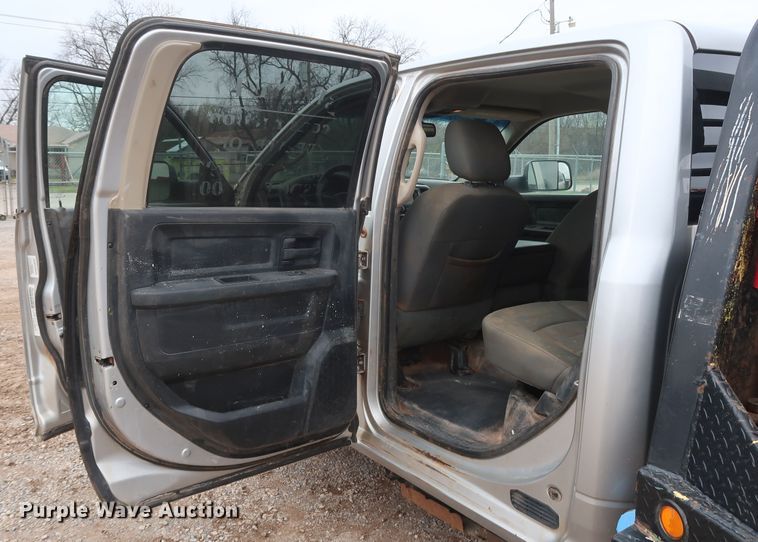 image for item DG7153 2013 Dodge Ram 3500HD  Crew Cab flatbed pickup truck