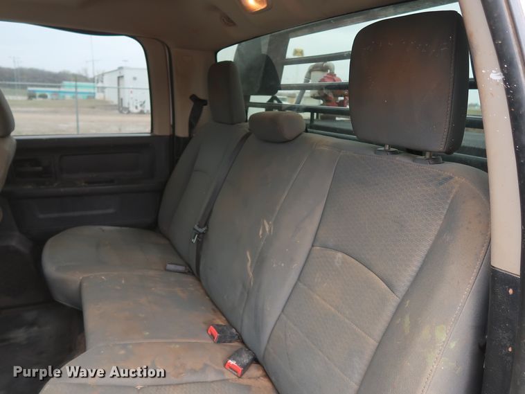 image for item DG7153 2013 Dodge Ram 3500HD  Crew Cab flatbed pickup truck