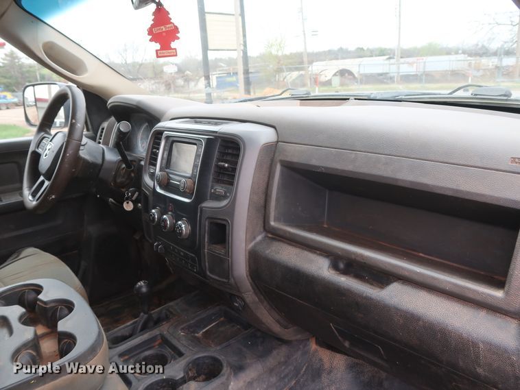 image for item DG7153 2013 Dodge Ram 3500HD  Crew Cab flatbed pickup truck