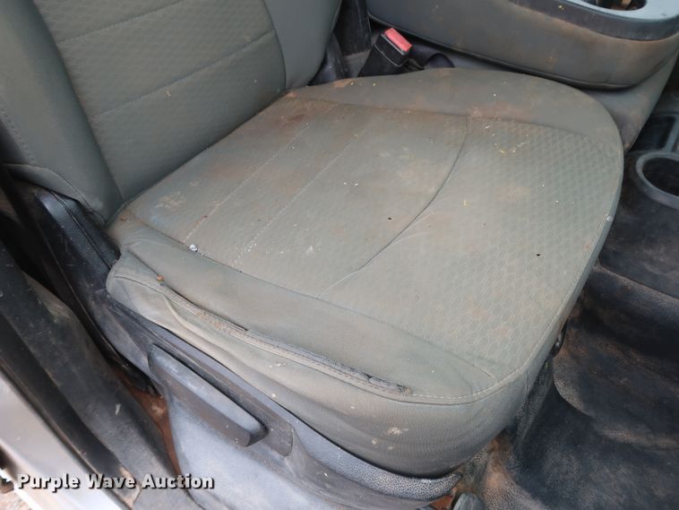 image for item DG7153 2013 Dodge Ram 3500HD  Crew Cab flatbed pickup truck