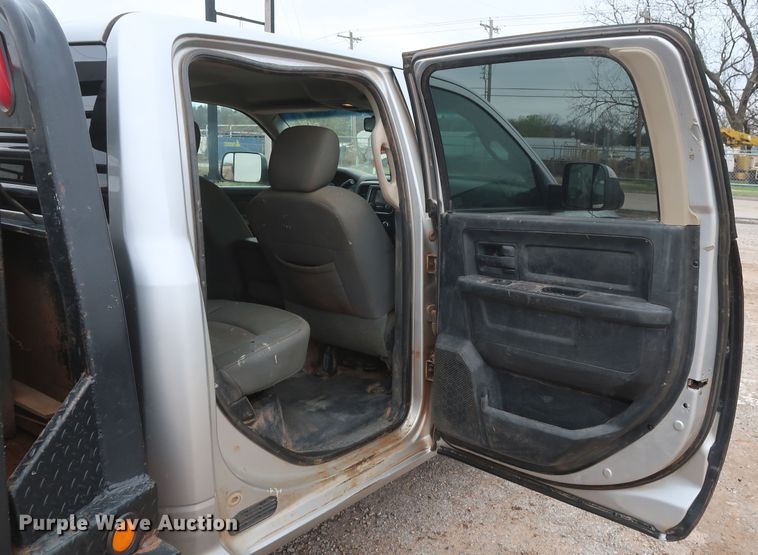 image for item DG7153 2013 Dodge Ram 3500HD  Crew Cab flatbed pickup truck