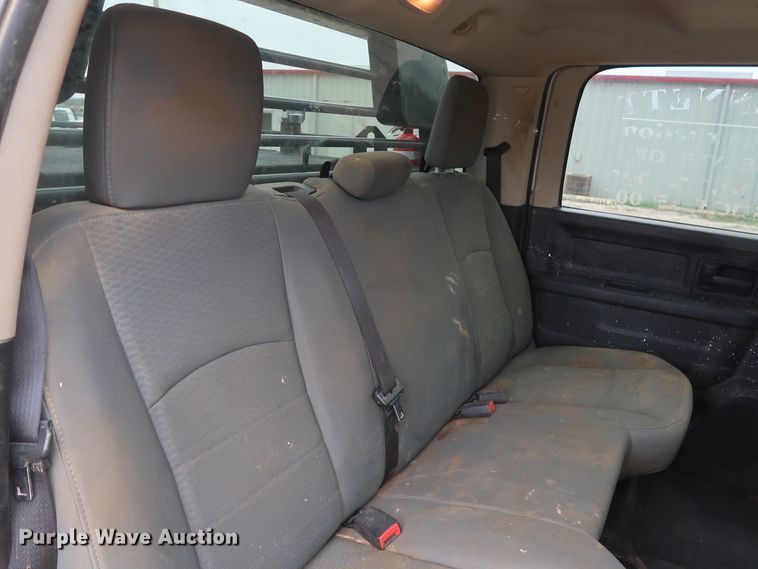 image for item DG7153 2013 Dodge Ram 3500HD  Crew Cab flatbed pickup truck