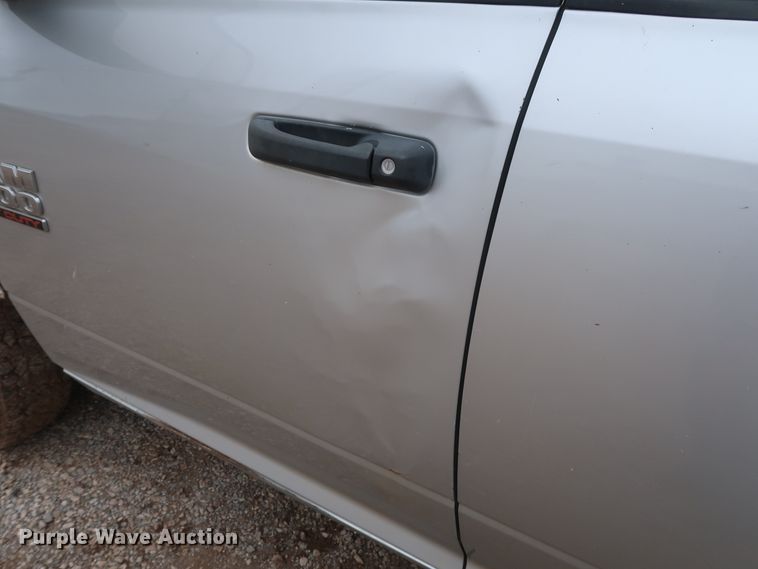 image for item DG7153 2013 Dodge Ram 3500HD  Crew Cab flatbed pickup truck