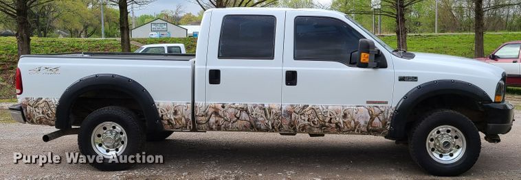 image for item DG7738 2004 Ford F250 Super Duty  Crew Cab pickup truck