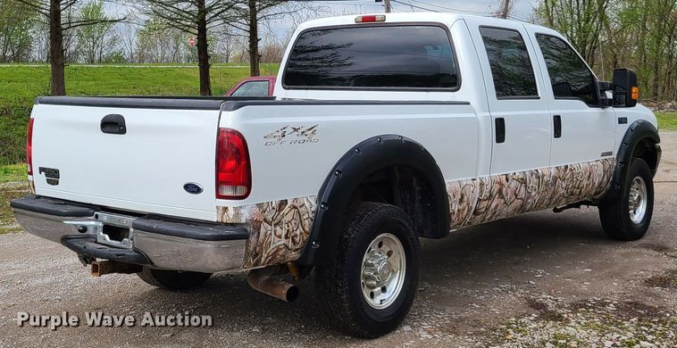 image for item DG7738 2004 Ford F250 Super Duty  Crew Cab pickup truck