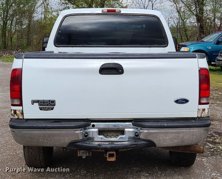 image for item DG7738 2004 Ford F250 Super Duty  Crew Cab pickup truck