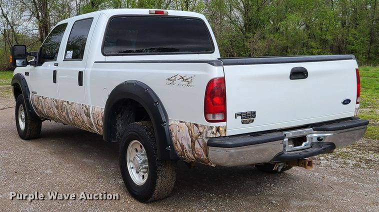 image for item DG7738 2004 Ford F250 Super Duty  Crew Cab pickup truck