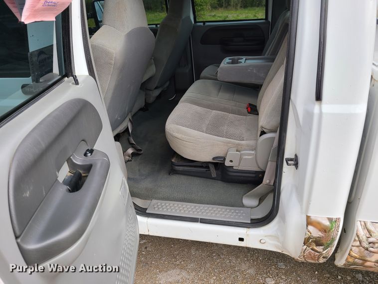 image for item DG7738 2004 Ford F250 Super Duty  Crew Cab pickup truck