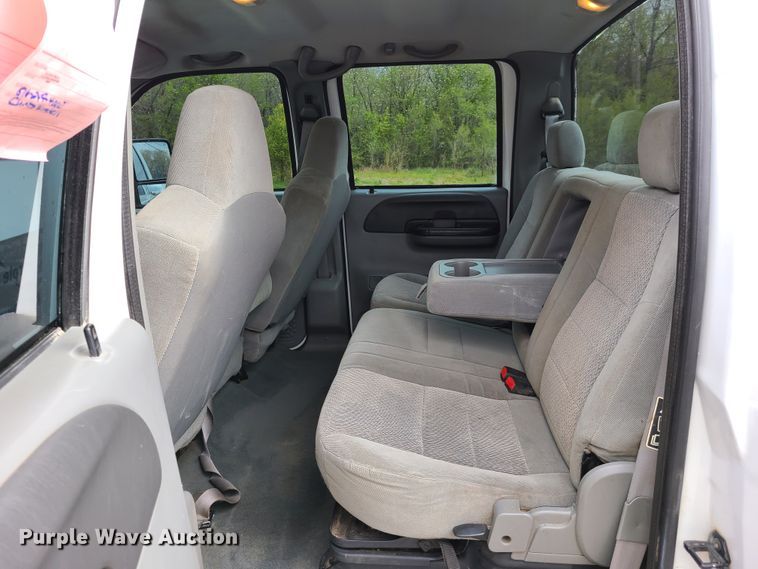 image for item DG7738 2004 Ford F250 Super Duty  Crew Cab pickup truck